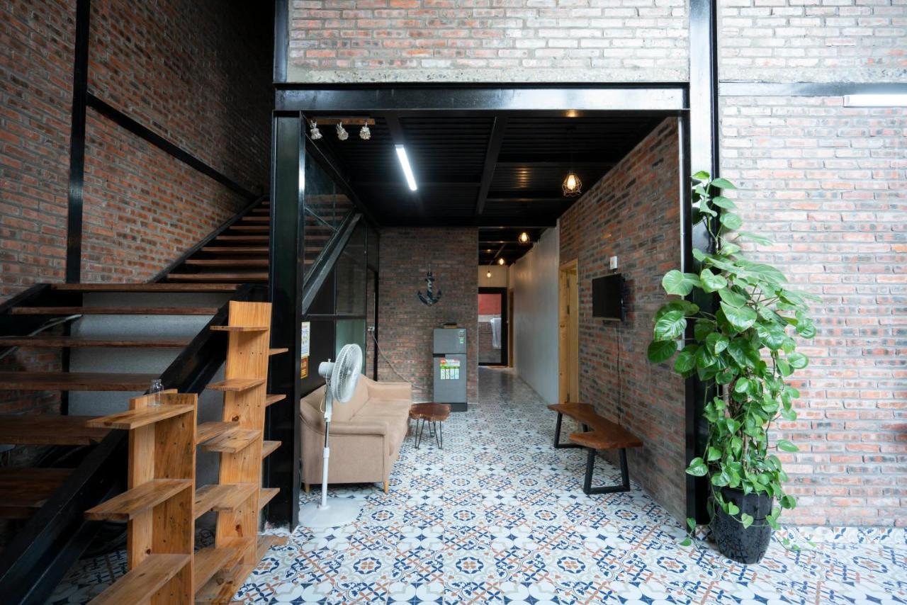 Private Room In Halong Center-Almor Homestay Ha Long Esterno foto